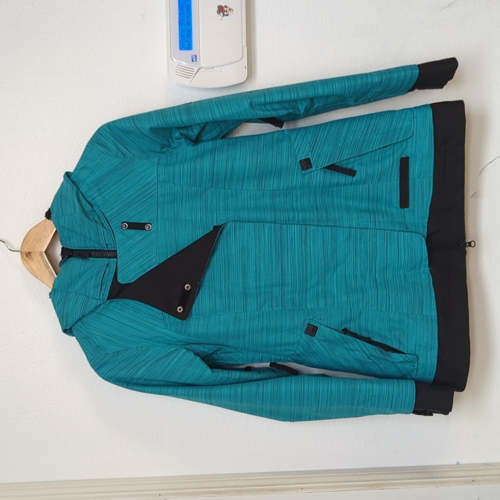 Women's 686 snowboarding jacket